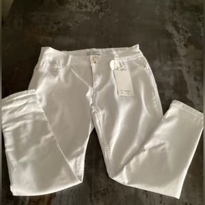 Sandpiper 3% Spandex mid rise push up ankle white jeans